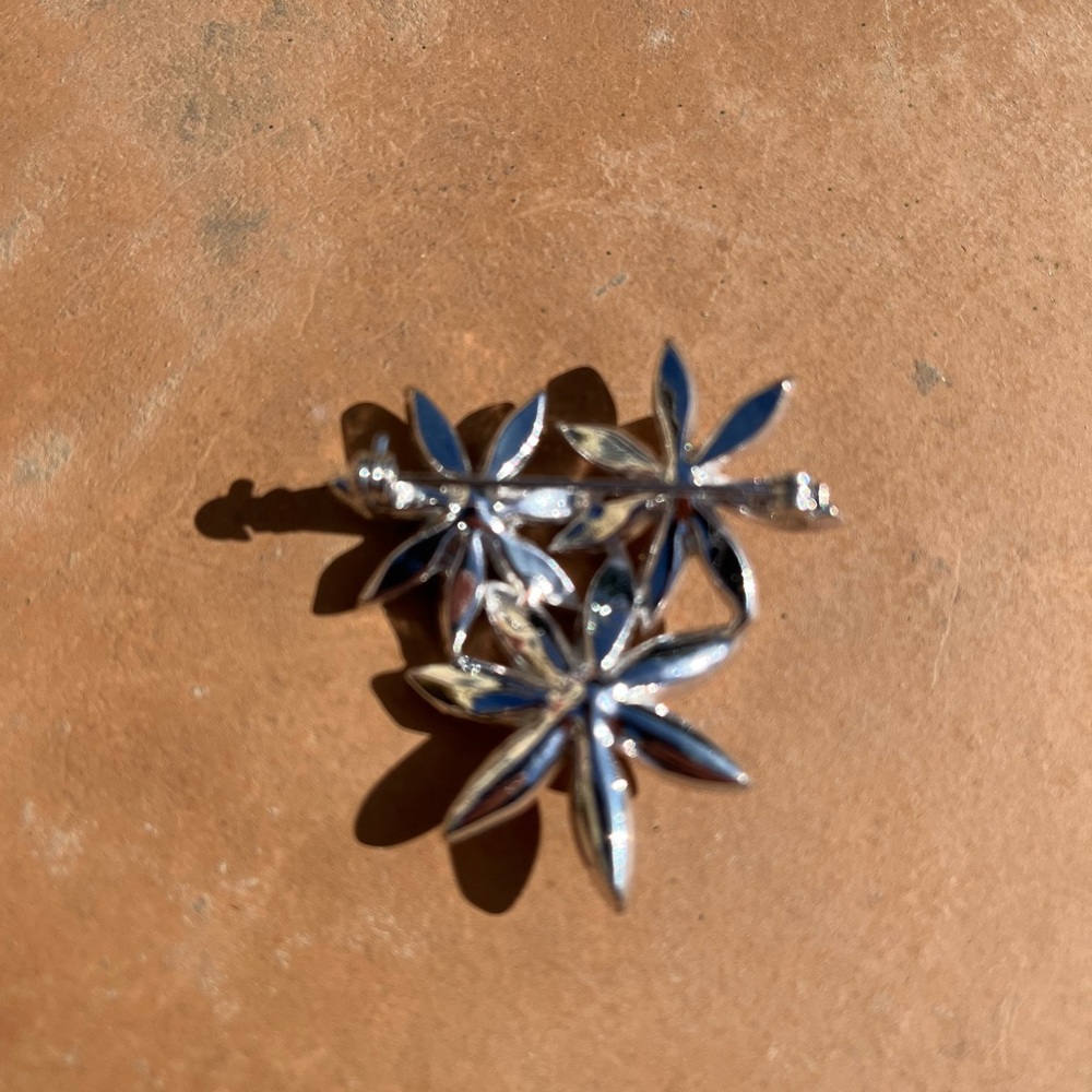 Crystal Flower Pin - Picture 4 of 6